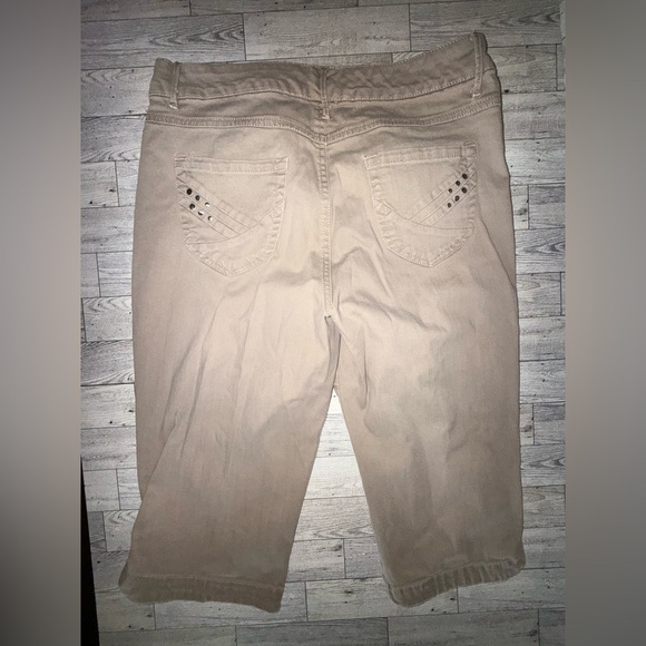 Nine West Khaki Bermuda Shorts women’s size 8 - Picture 5 of 6